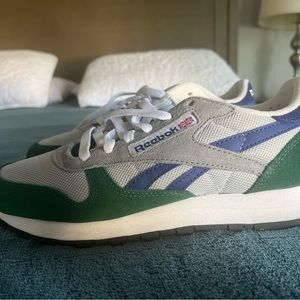 Reebok casual shoe unisex M6/W7.5.